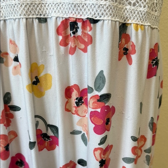 No Boundaries Floral Maxi Dress with Lace Bodice - Picture 5 of 8